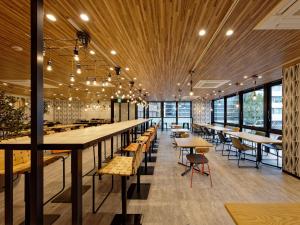 Um restaurante ou outro lugar para comer em Green Rich Hotel Nagoya Nishiki (Artificial hot spring Futamata Yunohana)