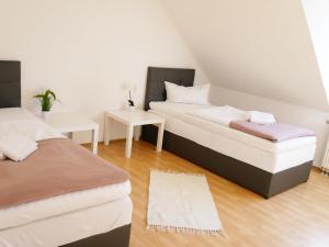 SUNNYHOME Monteurwohnungen und Apartments in Schwandorf 객실 침대