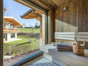 Garður fyrir utan Chalets Weitblick Mariasteinerhof