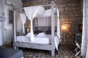Postel nebo postele na pokoji v ubytování Antico Mondo Rooms & Suites