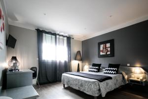 a bedroom with a large bed and a window at Hôtel Spunta Di Mare in Ajaccio