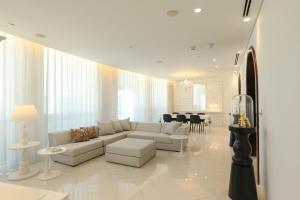 Seating area sa Mondrian Doha