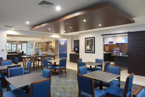 A restaurant or other place to eat at Holiday Inn Express Grand Rapids Southwest, an IHG Hotel