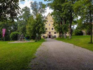 Vonkajšia záhrada v ubytovaní Schloss zu Hopferau