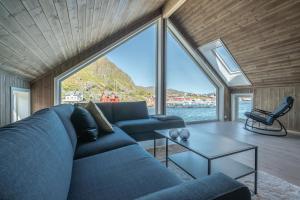 Posezení v ubytování Seafront new cabin in Lofoten