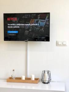 a flat screen tv hanging on a wall at Apartamento Altea Blanca in Altea