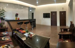 a lobby with a bar with stools and a television at ShiGuo Homestay in Xiulin +8 photos