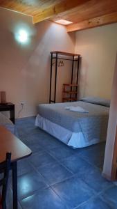 Katil atau katil-katil dalam bilik di La Tribu del Indio