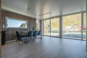 Fotografie z fotogalerie ubytování Seafront new cabin in Lofoten v destinaci Ballstad