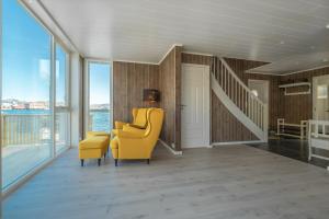 Balkón nebo terasa v ubytování Seafront new cabin in Lofoten