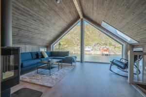 Posezení v ubytování Seafront new cabin in Lofoten