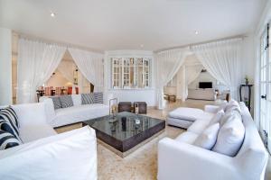 Istumisnurk majutusasutuses Paradise Luxury Villa with Huge Pool and Jacuzzi