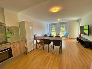 a kitchen and living room with a table and chairs at Ribasol 645, apartamento hasta 4 personas, Arinsal in Arinsal