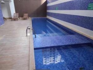 A piscina localizada em Apartamento todo climatizado 2 quartos Setor Bueno ou nos arredores
