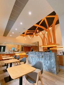 a cafeteria with tables and chairs and a counter at LE LE Motel in Pingtung City