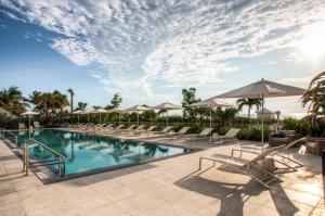 Swimmingpoolen hos eller tæt på Bluebird Suites Monte Carlo Miami Beach