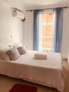 Postel nebo postele na pokoji v ubytování Residencial Vila Sassari