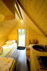 a small room with two beds and a sink at Glamping Heidekamp in Versmold