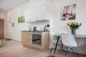 a kitchen with a counter and a table and chairs at Blue Mountain Apartments by Heimaleiga in Reykjavík