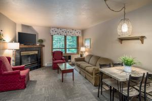 a living room with a couch and a table at Somerset Inn & Suites in Ephraim