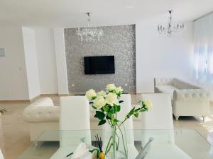 Afbeelding uit fotogalerij van Apartamentos Yani Gran Alacant in Santa Pola