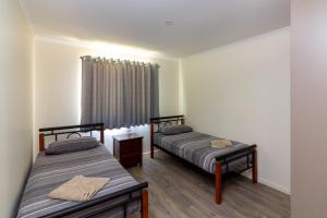 A bed or beds in a room at Paringa Caravan Park