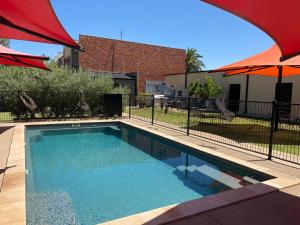 Gallery image of Adelphi Apartments 3 or 3A - Downstairs 2 Bedroom or Upstairs King Studio with Balcony in Echuca