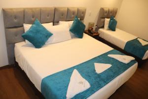 Postel nebo postele na pokoji v ubytování Hotel Bogota DC