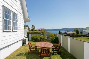 Galeriebild der Unterkunft 2mins to lakefront Family Retreat in Taupo