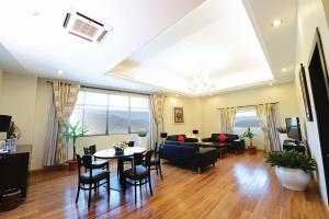 Uma área de estar em Timor Plaza Hotel & Apartments