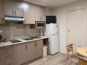 A kitchen or kitchenette at Paringa Caravan Park