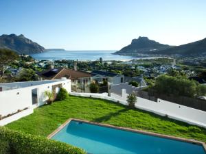 Pemandangan kolam renang di Hout Bay View Boutique Hotel atau berdekatan