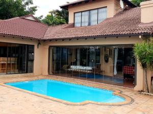 Gallery image of Eagle Road Holiday Home in Umtentweni