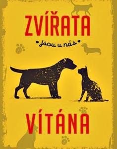 un livre avec deux chiens sur fond jaune dans l'établissement Horská chata KRKONOŠKA HARRACHOV & Privat wellness relax GROTTA SPA, à Harrachov