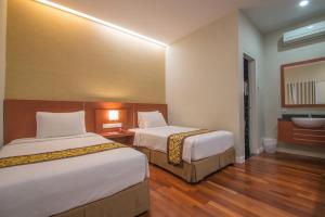 Postel nebo postele na pokoji v ubytování Hotel Trio Indah 2 + 37 fotografií