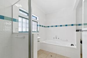 A bathroom at Black Dolphin Waterfront Apartment