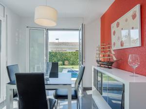 Posedenie v ubytovaní Holiday Home Alberes by Interhome