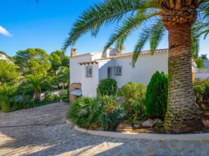 Vonkajšia záhrada v ubytovaní Holiday Home Casa Encinas by Interhome