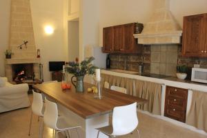 A kitchen or kitchenette at Masseria Zambardo
