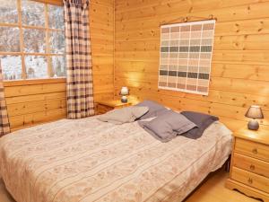 Postel nebo postele na pokoji v ubytování Holiday Home Rukan vaarala 2 c 3 by Interhome