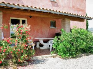 Vonkajšia záhrada v ubytovaní Apartment Il Felciaione-5 by Interhome