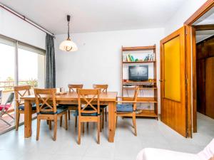 Televízia a/alebo spoločenská miestnosť v ubytovaní Apartment Roses Holiday Center-2 by Interhome