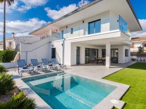 Bazén v ubytovaní Holiday Home Ca na Cati by Interhome alebo v jeho blízkosti