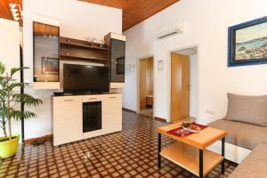 Kuchyňa alebo kuchynka v ubytovaní Apartman Mavarcica A4