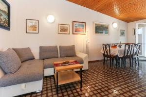 Posedenie v ubytovaní Apartman Mavarcica A4