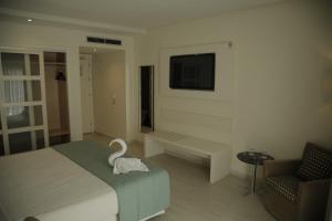 Sjónvarps- og/eða afþreyingartæki á Al Mandari Hôtel Tétouan