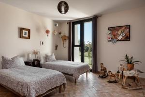 Postel nebo postele na pokoji v ubytování HACIENDA LAS MESAS - Luxury Villa Jerez + 47 fotografií