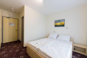 Voodi või voodid majutusasutuse Hotel Jakec Trije kralji na Pohorju toas