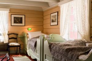 Postel nebo postele na pokoji v ubytování Walaker Hotel