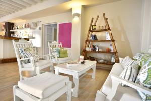 Uma área de estar em Erato Hotel Mykonos